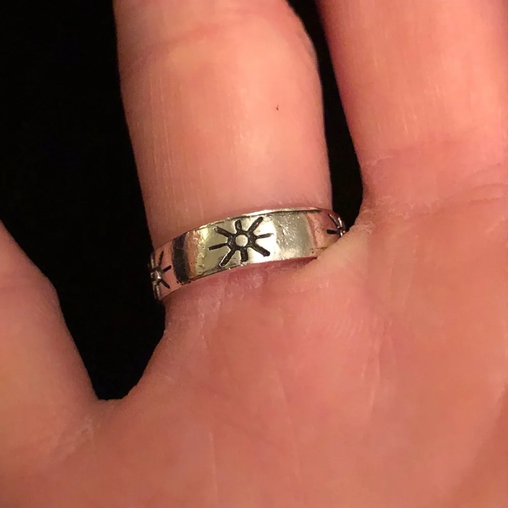 Silver Tone Sun Pattern Ring